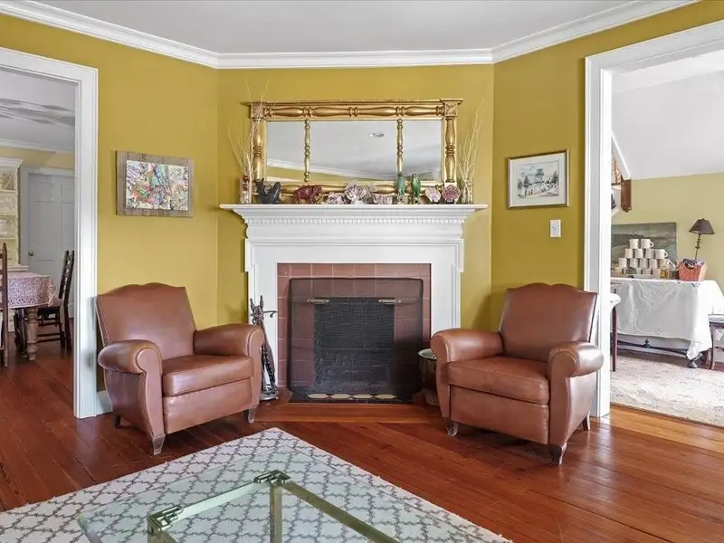 Distinctive Victorian Guest House in Jamestown with 7 Ensuite Bedrooms and Water Views