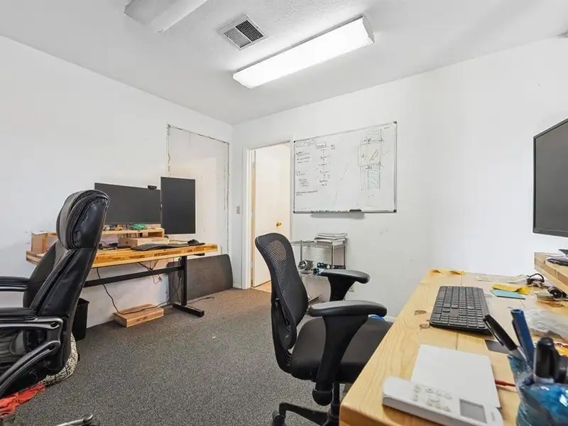 Industrial Office/warehouse Space in Bodo Park with On-site Parking and City Utilities