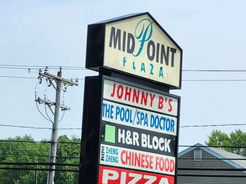 Retail or Office Space for Rent in Mid Point Plaza, Prime Location on Heavy Traffic Rd