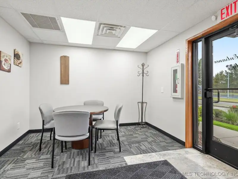 Commercial Office Building for Sale or Lease in Broken Arrow Business Corridor