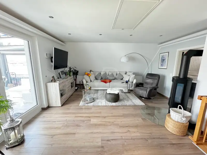 Mixed-use Property with Snack Bar and Apartment on Peenemünde Harbor Promenade