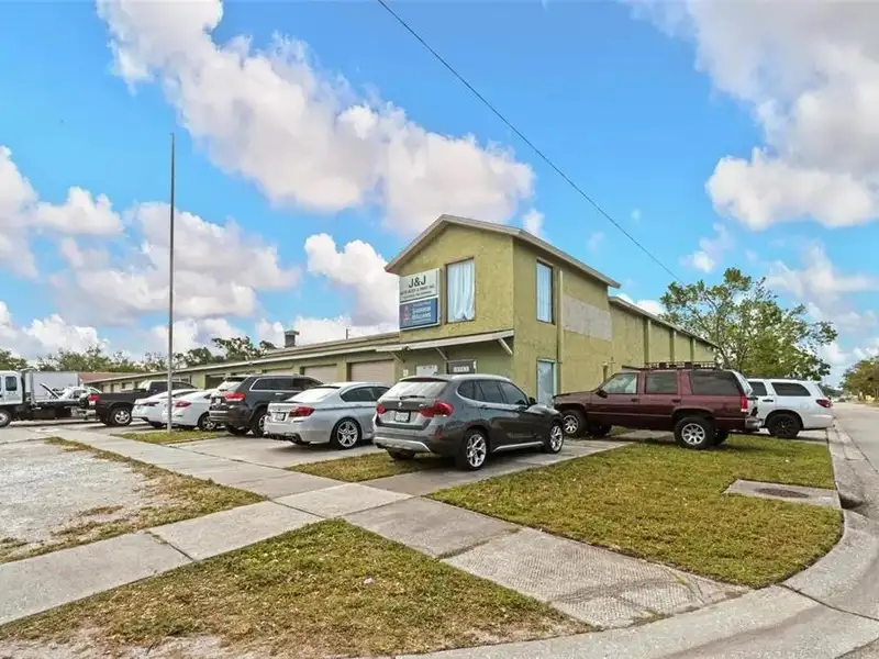 Warehouse for Sale in Pinellas Park, Fl - 8,648 Sq Ft with 26 Roll-up Doors