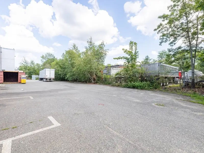 Industrial Building for Lease in North Reading with Office and Warehouse Flexibility