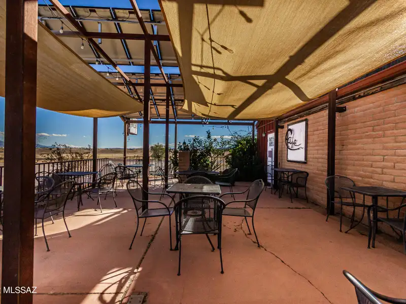 Commercial Building in Sonoita with Equipped Kitchen and Solar Panels