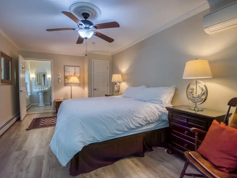Fully Renovated Inn with 13 Guest Rooms on 5.52 Acres in White Mountains, Nh