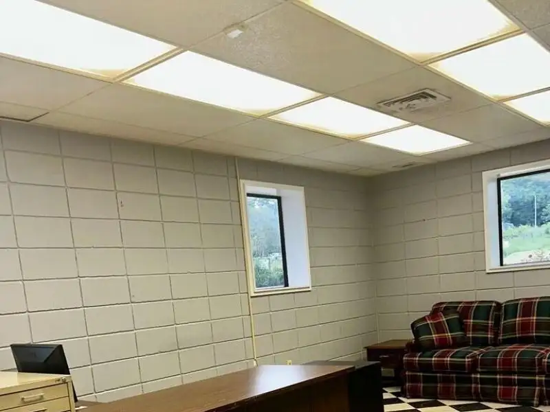 Office Building for Sale or Lease Near Port - 4100 Sq Ft with Conference Room and Parking