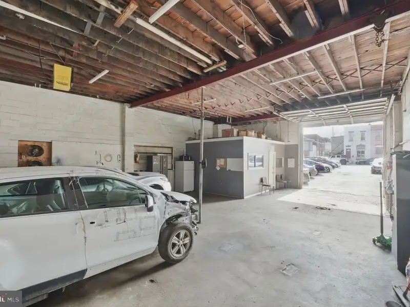 Established Auto Business and Commercial Property in Highlandtown with Turnkey Setup
