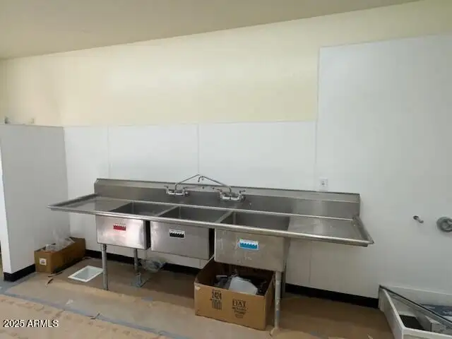 Versatile Commercial Property at High-traffic Intersection, Ideal for Business or Residence