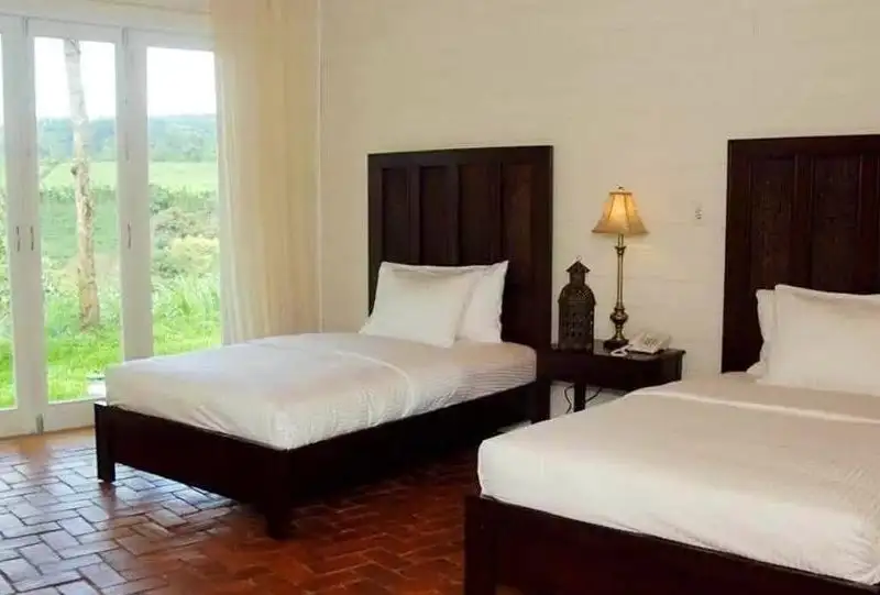 Asclepios Hotel: Profitable 12-bedroom Investment in Tambor, Alajuela with Sustainable Features