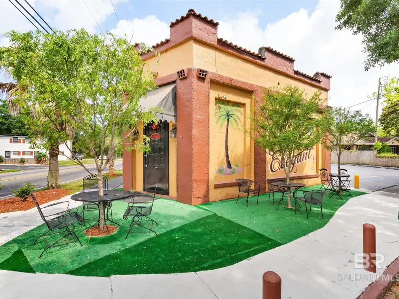 Prime Franchise-ready Lounge with Expansion Potential Near Downtown Mobile