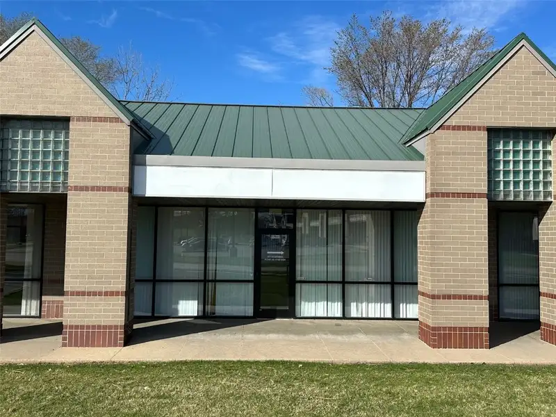 Small Retail or Office Suites with Signage Options on Center Point Rd