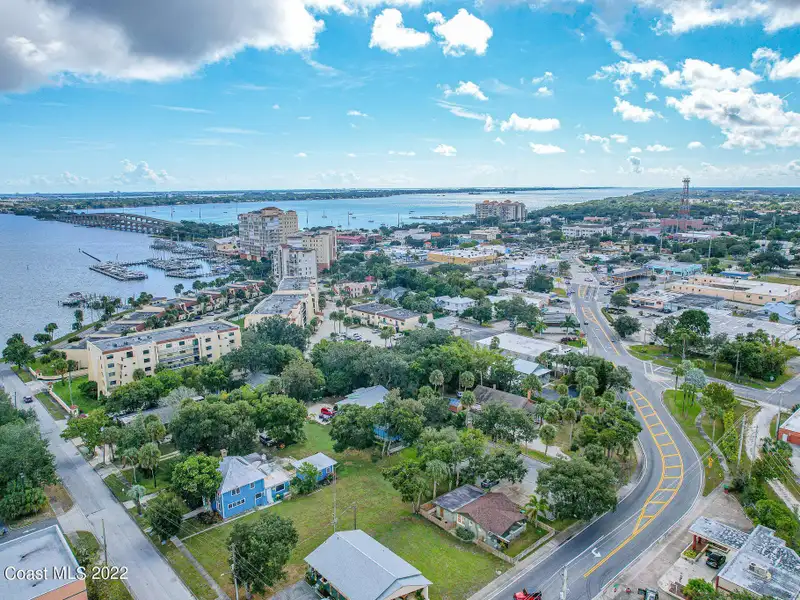 Versatile 1,092 Sq. Ft. Commercial Building Near Cocoa Village with Ample Parking