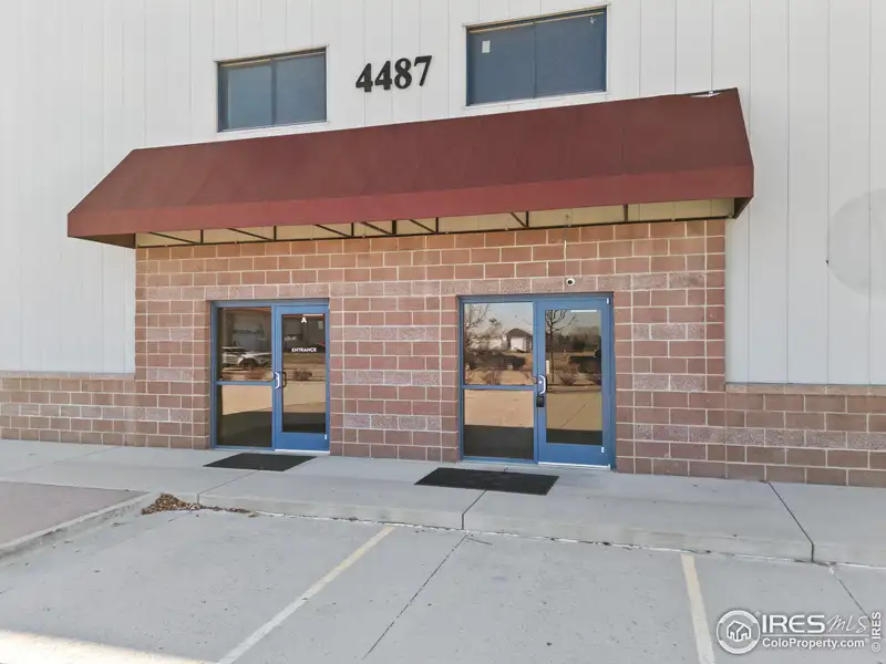 Versatile Office/warehouse in Highland Industrial Park, Windsor - Ideal for Various Business Uses