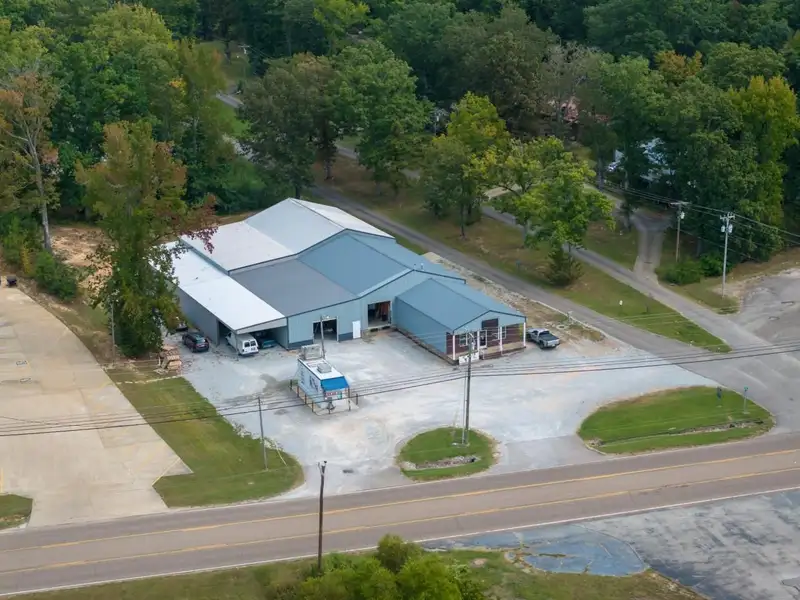 Large Commercial Building with Highway Frontage in Parsons, Tn - 15,000+ Sq Ft