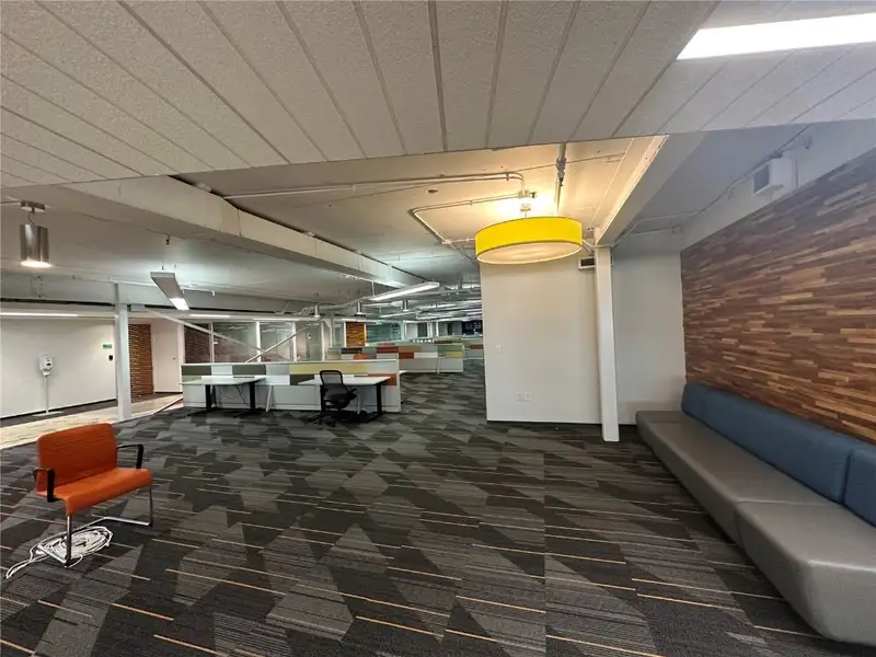 Modern Office Space with Amenities in Hiawatha, Ia - Ample Parking and Training Rooms