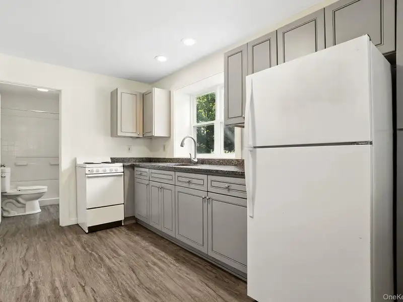 Multi-use Property with Accessory Apartment in High Visibility Location
