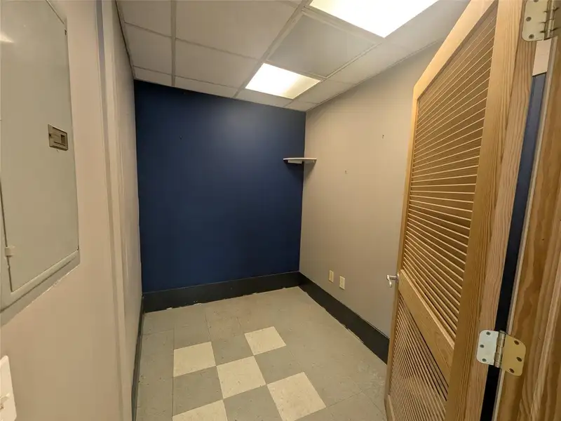 End Unit Commercial Space for Rent Near Main St. - Ideal for Retail or Professional Use