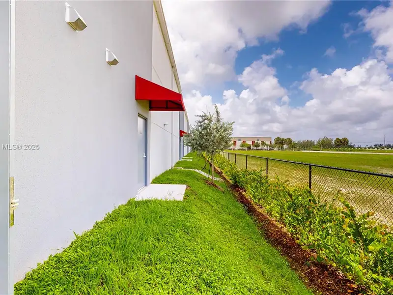 New 2,640 Sq. Ft. Warehouse in Homestead, Fl - Ideal for Storage and Business Operations