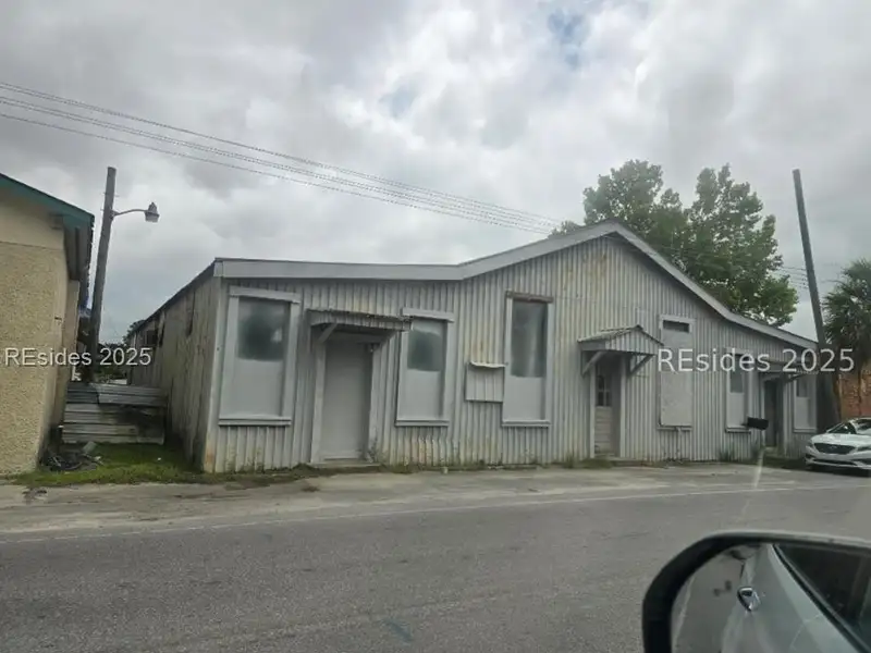 Prime Commercial Property with Multiple Buildings and Parking in Ridgeland Center