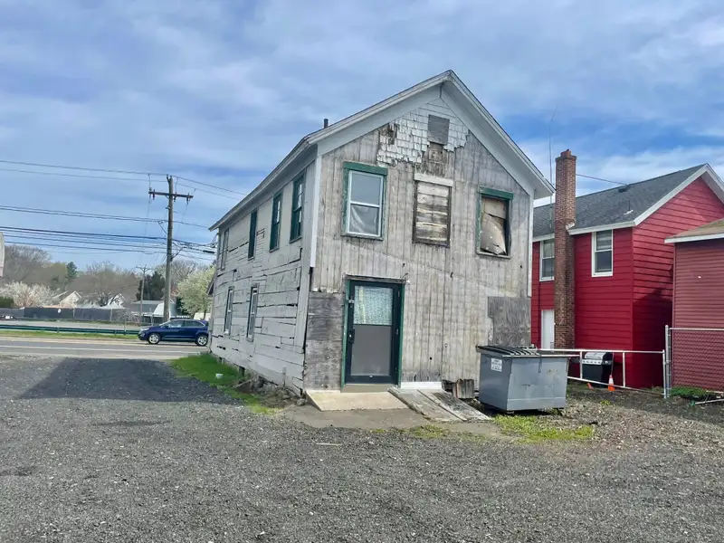 Prime 2-story Commercial Building on High-traffic Main St. - 1,476 Sqft