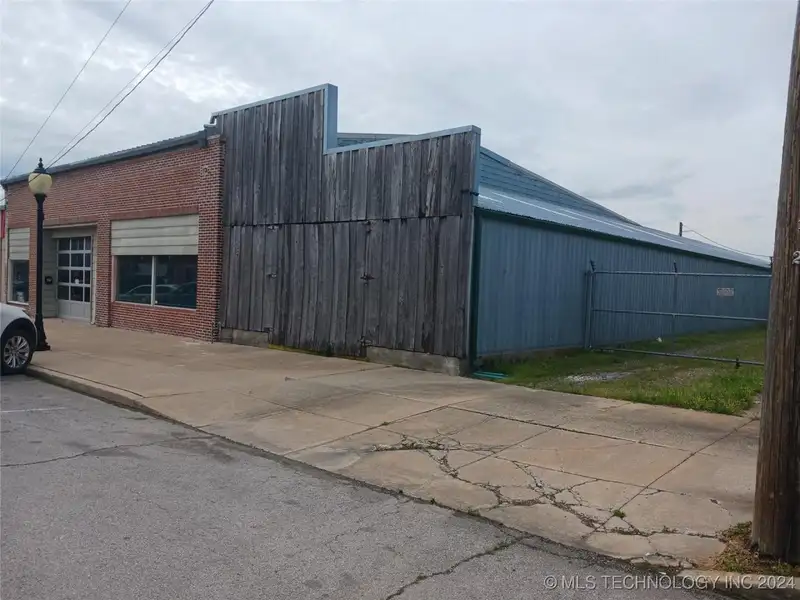 Spacious 10,888 Sq Ft Commercial Property in Historic Downtown Wagoner