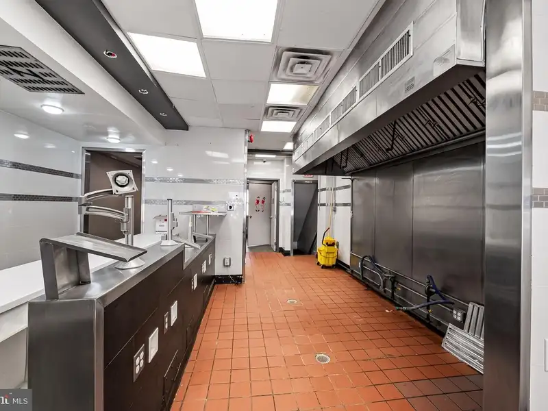 Two Storefronts in Towson: Restaurant and Vacant Space for Lease