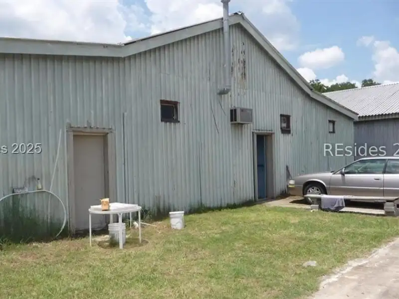 Prime Commercial Property with Multiple Buildings and Parking in Ridgeland Center