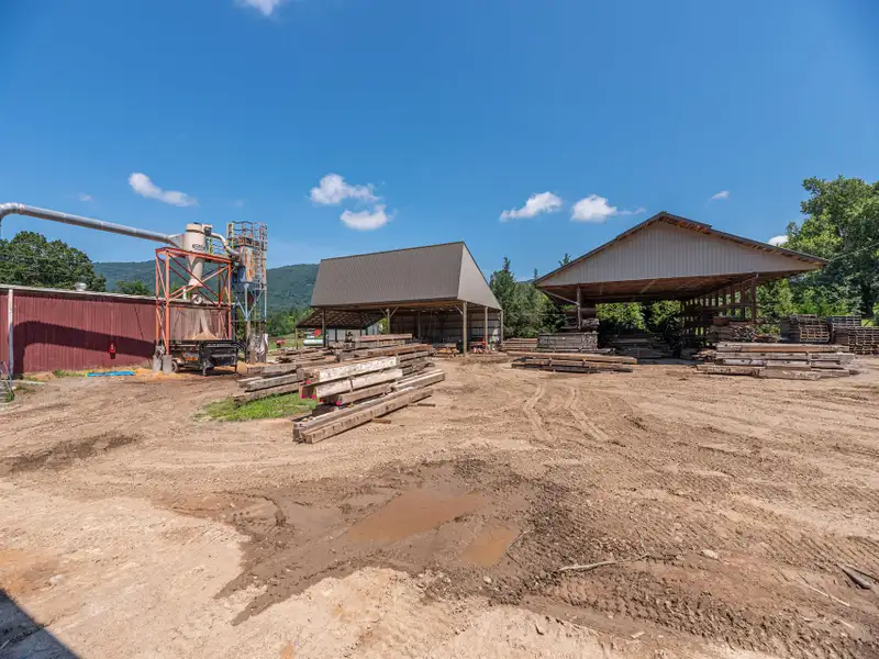 Mixed-use Industrial Property with Office, Storage, and Apartments in Bethel, Nc