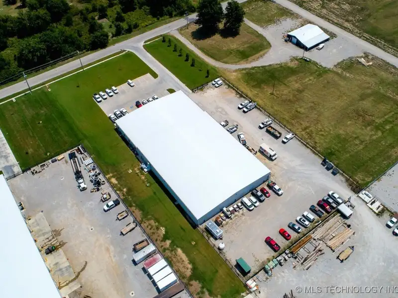 Fully Leased Office/warehouse with Nnn Lease in Prime Location, 45,000 Sf Yard Space