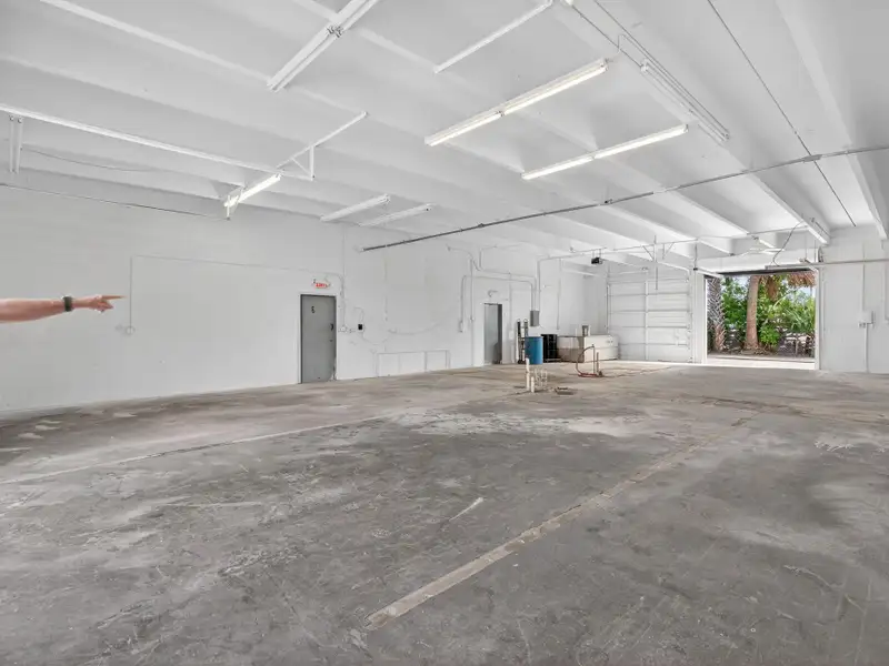 Versatile 2,700 Sf Flex/industrial Condo Units in Jupiter's Industrial Corridor