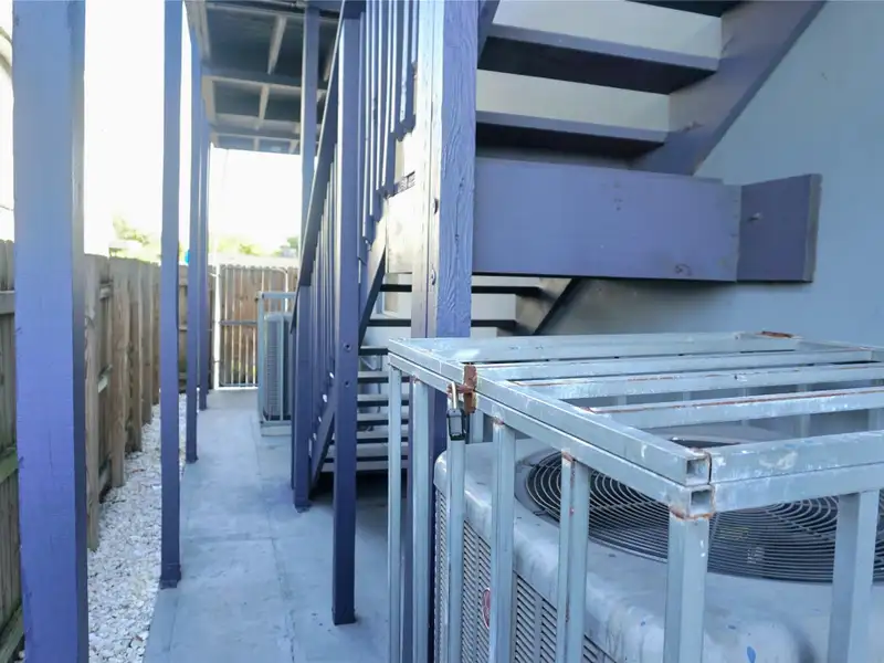 Turnkey Multifamily Investment: 8 Furnished Studios & 2/2 Apartment Near Las Olas
