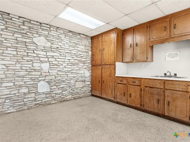 High-visibility Industrial Property with Multiple Access Points in Killeen Area