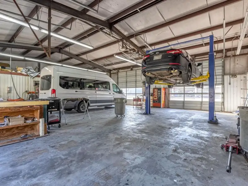 Profitable Auto Glass Repair and Body Shop with Expansion Potential in Hempstead County, Arkansas