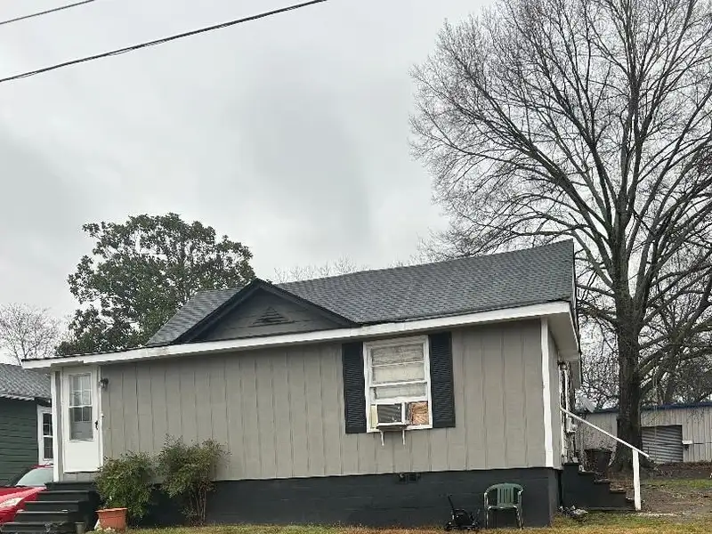Commercial Lots with Rental Houses and Vacant Lot on Shorter Ave