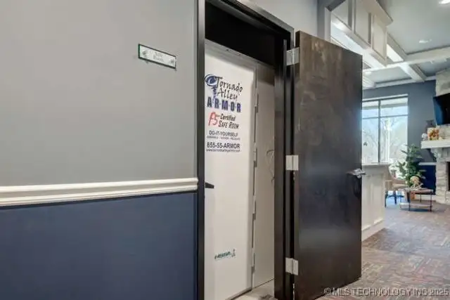 Modern Office/warehouse for Lease in Commercial General Zone - 22,080 Sf Total Space