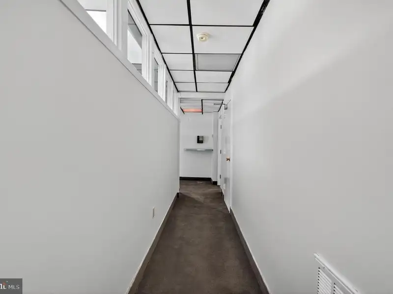 Versatile Commercial Property in Northwood Park, Ideal for Offices, Retail, or Light Industrial