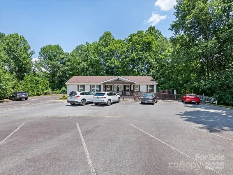 Versatile Commercial/residential Property on Hwy 209 with Ample Parking and Accessibility Features