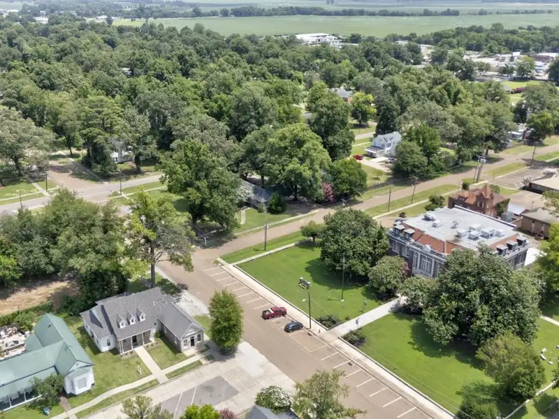 Versatile Office Space with Conference Room and Kitchen in Downtown Tunica
