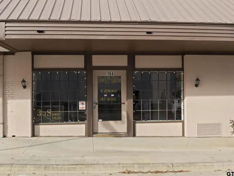 Historic Downtown Mt. Pleasant Multi-use Building with 9000 Sqft and Three Storefronts