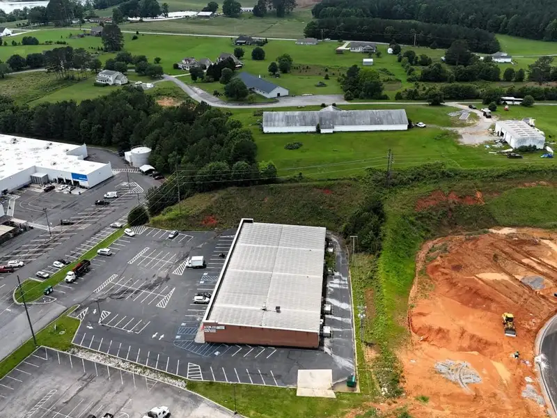 Commercial Strip Center on 3 Acres in Lafayette, Ga Near Walmart Supercenter