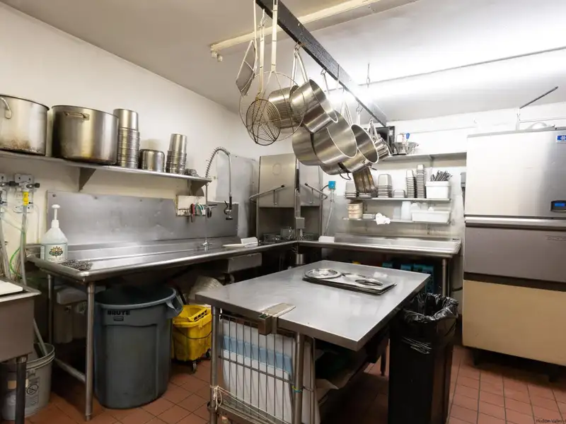 Renovated Pub and Hotel in Prime Woodstock Location with Restaurant and Apartments