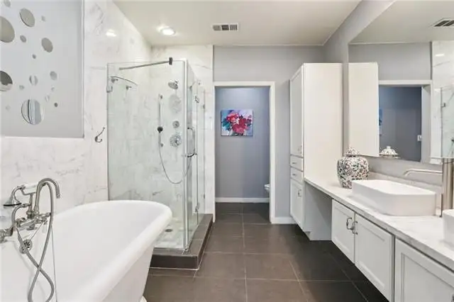 Historic 3-bedroom Residence with Rooftop Terrace in Cbd, Plus 1-bedroom Unit for Rental