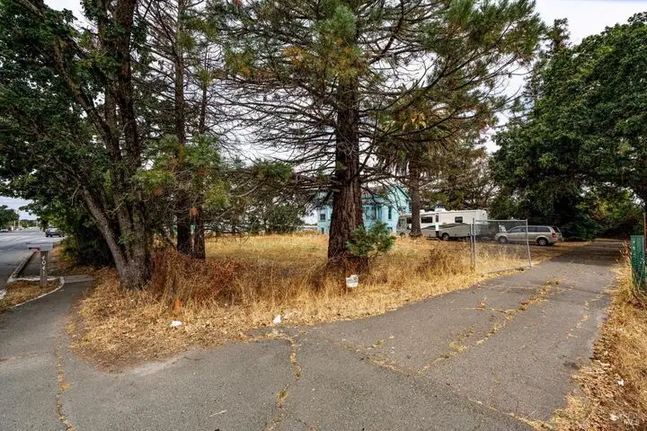 6.33-acre Development Opportunity in Prime Santa Rosa Location