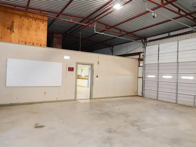 Commercial Property with Office, Living Quarters, and Warehouses in Wichita Falls Area