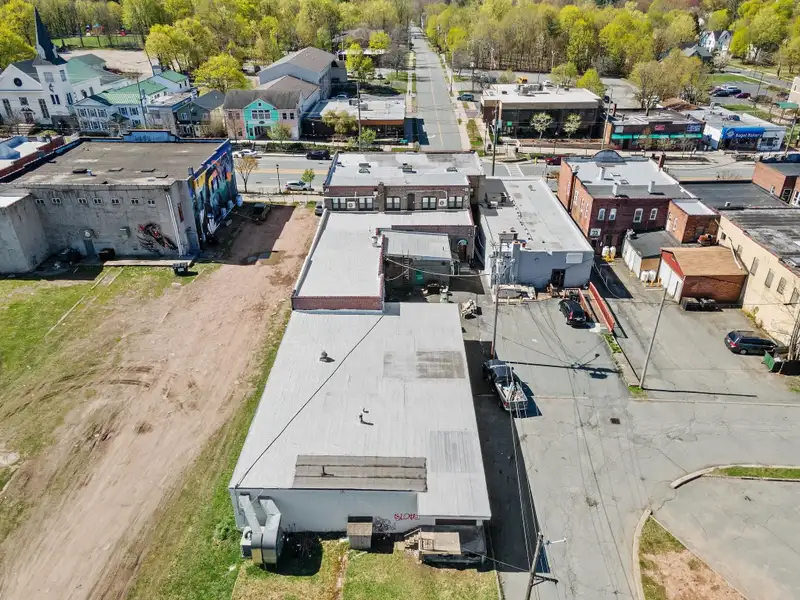 Upscale Private Office Spaces in Monticello's High-demand Commercial Corridor