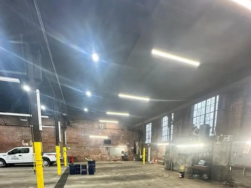 Industrial Building with 6 Bay Truck Repair Facility on 1.47 Acres Near Downtown