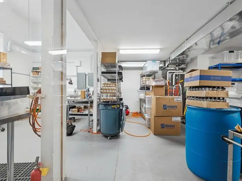 Industrial Office/warehouse Space in Bodo Park with On-site Parking and City Utilities