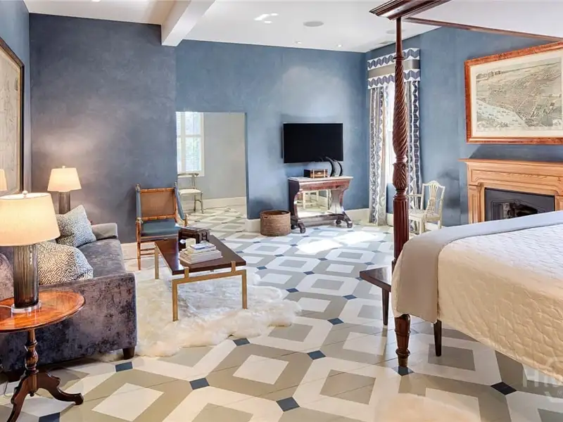 Chic 2-story Mixed-use Building in Prime Location with Commercial Space and Urban Loft