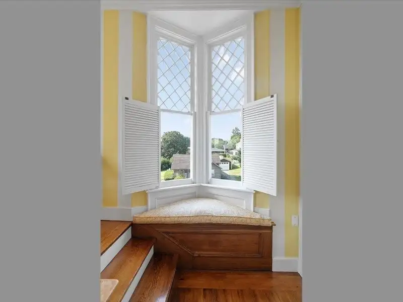Distinctive Victorian Guest House in Jamestown with 7 Ensuite Bedrooms and Water Views