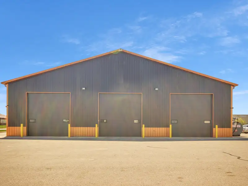 For Lease: Two 12,000 Sqft M1 Office/warehouse Buildings in South Lake County, In